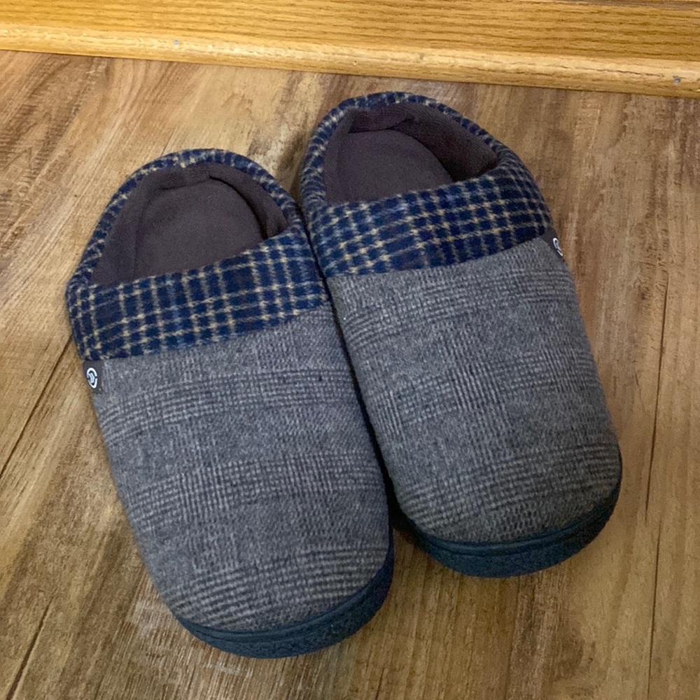 Isotoner gray and navy tweed plaid slippers with rubber sole size 11-12